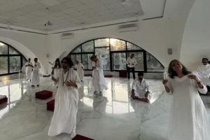 osho-white-robe-meditation